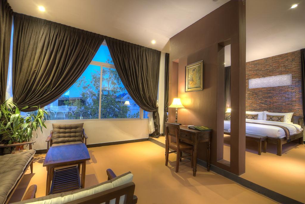 פנום פן Prasats Boutique Hotel מראה חיצוני תמונה